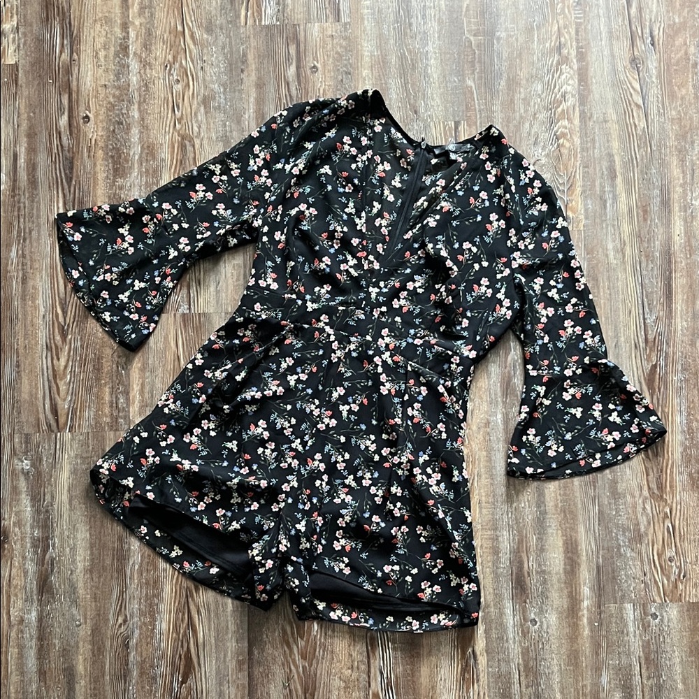 Missguided Feminine Floral Bell Sleeve Dainty V Neck Romantic Romper